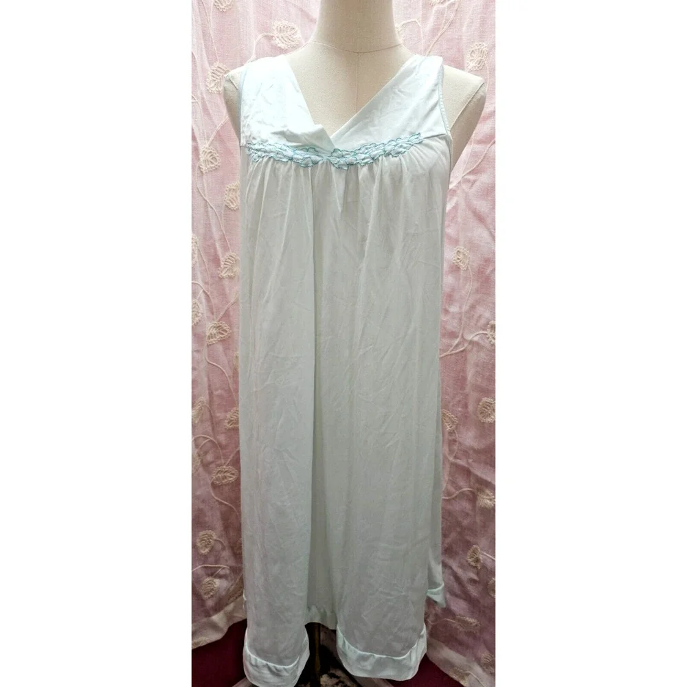 Vtg Vanity Fair Nightgown Pale Blue Sleeveless Nylon Appliques Satin Trim Small‎